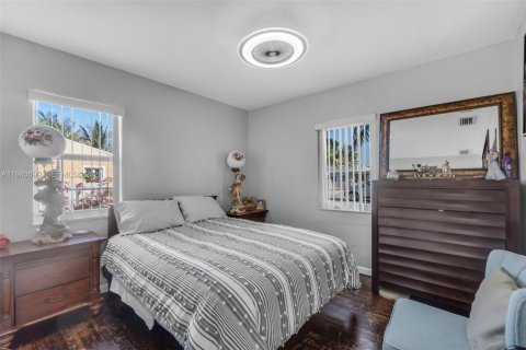 Casa en venta en Opa-locka, Florida, 3 dormitorios, 100.33 m2 № 1998233 - foto 18