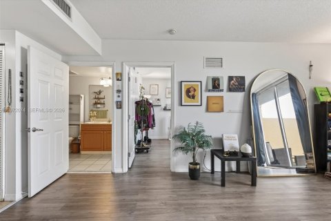 Condominio en venta en Miami, Florida, 1 dormitorio, 66.52 m2 № 2034005 - foto 18