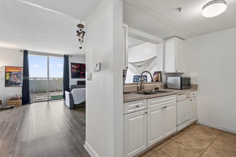 Condominio en venta en Miami, Florida, 1 dormitorio, 66.52 m2 № 2034005 - foto 9