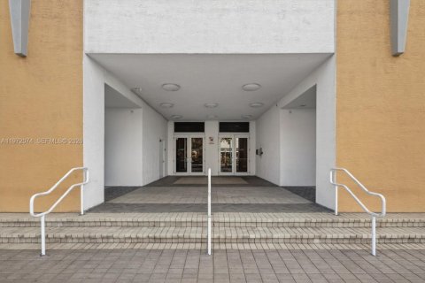Condominio en venta en Miami, Florida, 1 dormitorio, 66.52 m2 № 2034005 - foto 4
