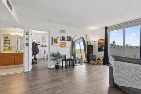 Condominio en venta en Miami, Florida, 1 dormitorio, 66.52 m2 № 2034005 - foto 11