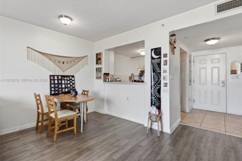 Condominio en venta en Miami, Florida, 1 dormitorio, 66.52 m2 № 2034005 - foto 15
