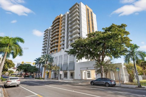 Condominio en Miami, Florida, 1 dormitorio  № 2034005