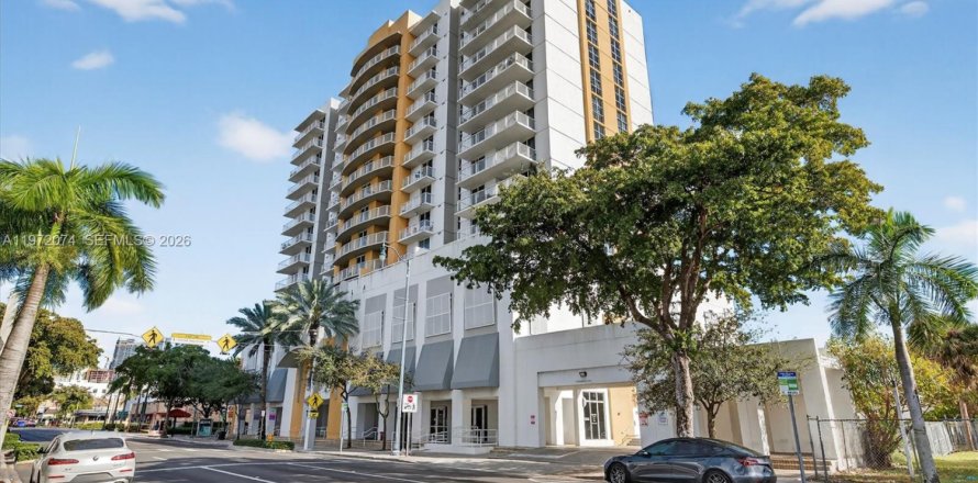 Condominio en Miami, Florida, 1 dormitorio  № 2034005