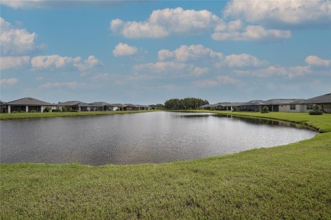 Villa ou maison à vendre à Land O' Lakes, Floride: 4 chambres, 285.21 m2 № 2351779 - photo 2