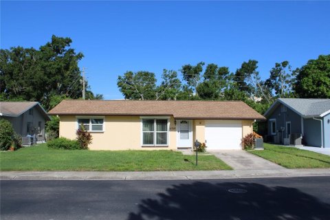 Villa ou maison à vendre à Clearwater, Floride: 2 chambres, 76.37 m2 № 1835990 - photo 1