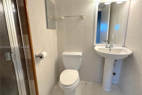 Apartment in Miami, Florida 3 bedrooms, 88.07 sq.m. № 2001589 - photo 14