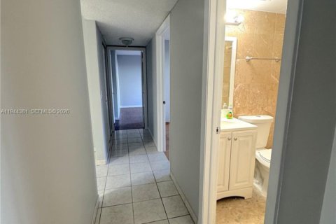 Apartment in Miami, Florida 3 bedrooms, 88.07 sq.m. № 2001589 - photo 12