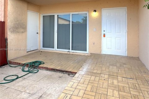 Apartment in Miami, Florida 3 bedrooms, 88.07 sq.m. № 2001589 - photo 4