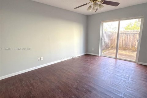 Apartment in Miami, Florida 3 bedrooms, 88.07 sq.m. № 2001589 - photo 13