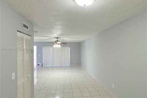 Apartment in Miami, Florida 3 bedrooms, 88.07 sq.m. № 2001589 - photo 9