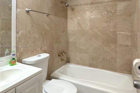 Apartment in Miami, Florida 3 bedrooms, 88.07 sq.m. № 2001589 - photo 10