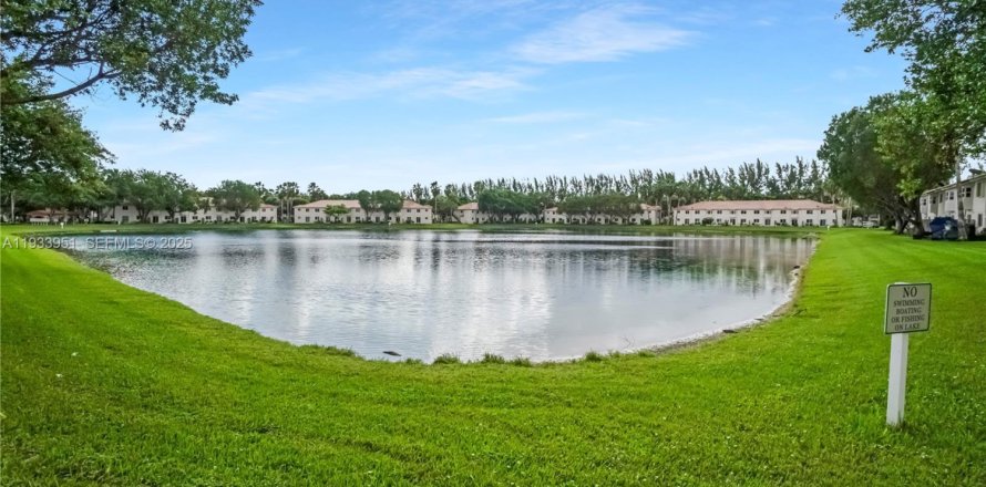 Condominio en Homestead, Florida, 2 dormitorios  № 1992388