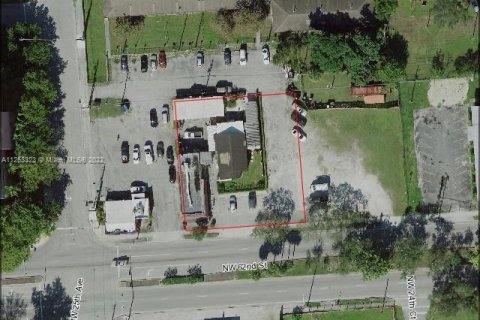 Immobilier commercial à vendre à Miami, Floride № 69099 - photo 6