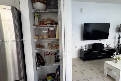 Купить таунхаус в Майами, Флорида 3 спальни, 155.15м2, № 2045429 - фото 15