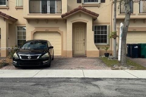 Купить таунхаус в Майами, Флорида 3 спальни, 155.15м2, № 2045429 - фото 2