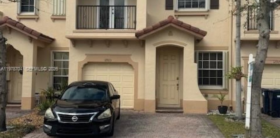 Таунхаус в Майами, Флорида 3 спальни, 155.15м2 № 2045429