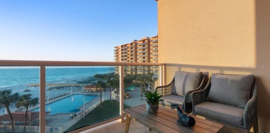 Condominio en Clearwater, Florida, 4 habitaciones  № 1880517