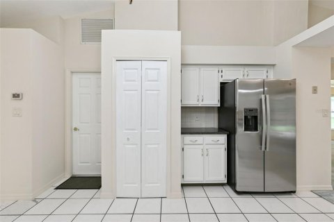 Villa ou maison à vendre à Apopka, Floride: 3 chambres, 182.46 m2 № 2267268 - photo 12