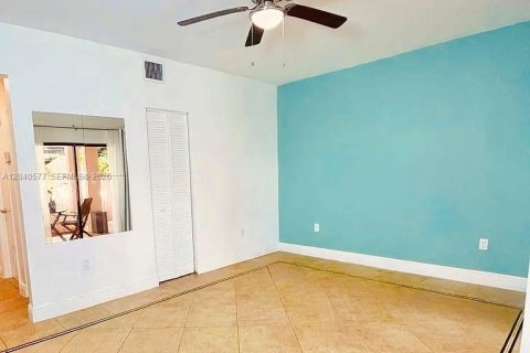 Appartement à louer à Miami, Floride: 1 chambre, 68.28 m2 № 2087920 - photo 2