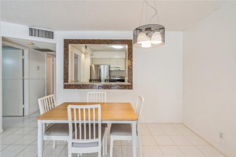 Купить кондоминиум в Авентура, Флорида 1 спальня, 85.28м2, № 1939908 - фото 18