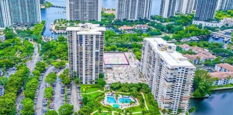 Condominio en Aventura, Florida, 1 dormitorio № 1939908