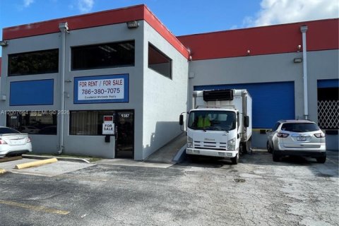 Immobilier commercial à Doral, Floride № 2170844