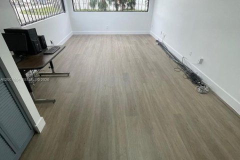 Immobilier commercial à vendre à Doral, Floride № 2170844 - photo 4