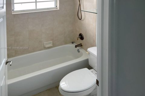 Купить виллу или дом в Хомстед, Флорида 4 спальни, 335.66м2, № 1995931 - фото 25