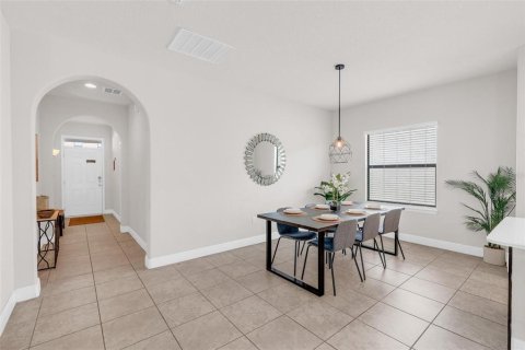 Villa ou maison à vendre à Haines City, Floride: 4 chambres, 223.34 m2 № 2350341 - photo 4