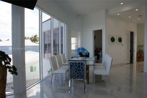 Casa en venta en Big Pine Key, Florida, 4 dormitorios, 195.09 m2 № 2153280 - foto 23