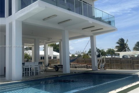 Casa en venta en Big Pine Key, Florida, 4 dormitorios, 195.09 m2 № 2153280 - foto 1