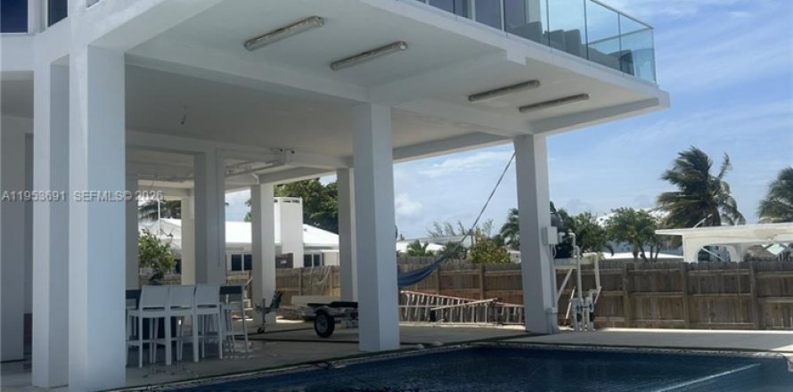 Casa en Big Pine Key, Florida 4 dormitorios, 195.09 m2 № 2153280