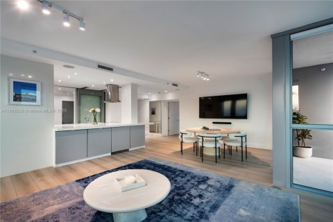 Condo in Miami Beach, Florida, 2 bedrooms  № 1938257 - photo 5