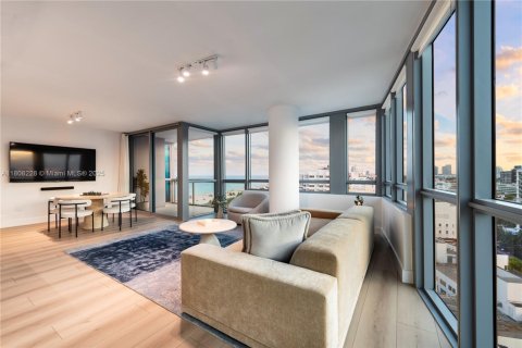 Condominio en alquiler en Miami Beach, Florida, 2 dormitorios, 123.65 m2 № 1938257 - foto 4