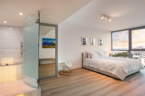Condo in Miami Beach, Florida, 2 bedrooms  № 1938257 - photo 9