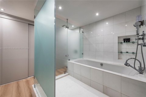 Condominio en alquiler en Miami Beach, Florida, 2 dormitorios, 123.65 m2 № 1938257 - foto 11