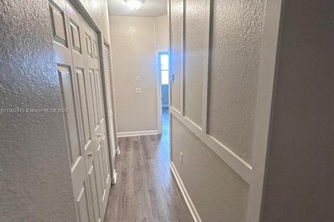 Снять в аренду таунхаус в Майами, Флорида 3 спальни, 154.31м2, № 1954377 - фото 18