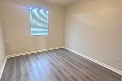 Снять в аренду таунхаус в Майами, Флорида 3 спальни, 154.31м2, № 1954377 - фото 14