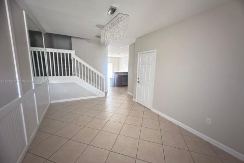 Снять в аренду таунхаус в Майами, Флорида 3 спальни, 154.31м2, № 1954377 - фото 2