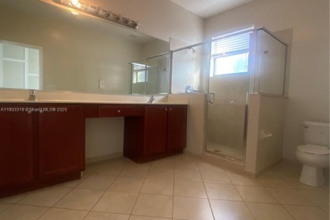 Снять в аренду таунхаус в Майами, Флорида 3 спальни, 154.31м2, № 1954377 - фото 12