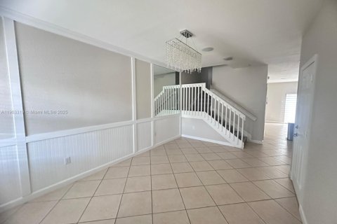 Снять в аренду таунхаус в Майами, Флорида 3 спальни, 154.31м2, № 1954377 - фото 3