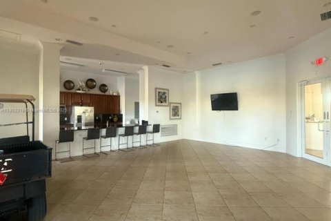 Снять в аренду таунхаус в Майами, Флорида 3 спальни, 154.31м2, № 1954377 - фото 26