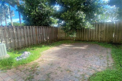 Снять в аренду таунхаус в Майами, Флорида 3 спальни, 154.31м2, № 1954377 - фото 21