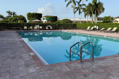 Снять в аренду таунхаус в Майами, Флорида 3 спальни, 154.31м2, № 1954377 - фото 23