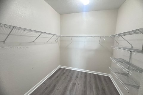 Снять в аренду таунхаус в Майами, Флорида 3 спальни, 154.31м2, № 1954377 - фото 13