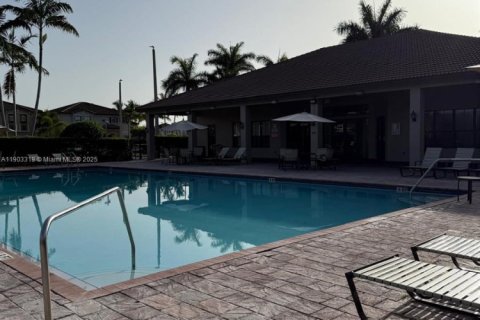 Снять в аренду таунхаус в Майами, Флорида 3 спальни, 154.31м2, № 1954377 - фото 24