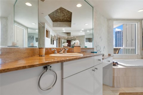 Condo in Aventura, Florida, 3 bedrooms  № 1860538 - photo 27