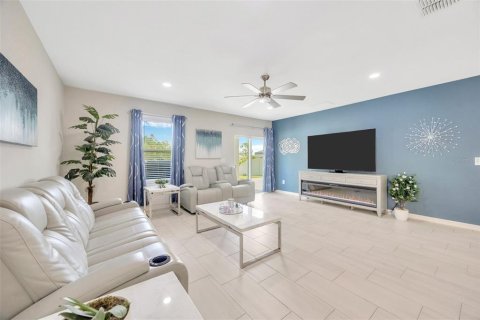 Villa ou maison à vendre à Zephyrhills, Floride: 5 chambres, 269.04 m2 № 1856140 - photo 4