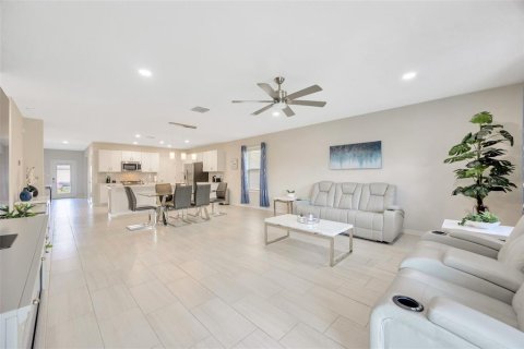 Villa ou maison à vendre à Zephyrhills, Floride: 5 chambres, 269.04 m2 № 1856140 - photo 3